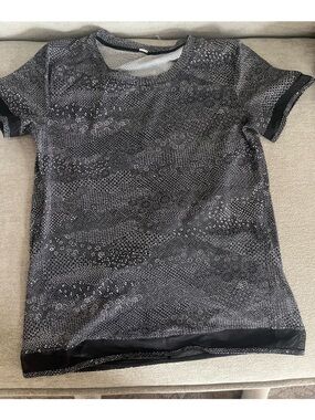 Lululemon keyhole top